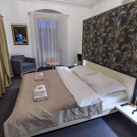 Hotel Villa Necas ชิลินา ภายนอก รูปภาพ