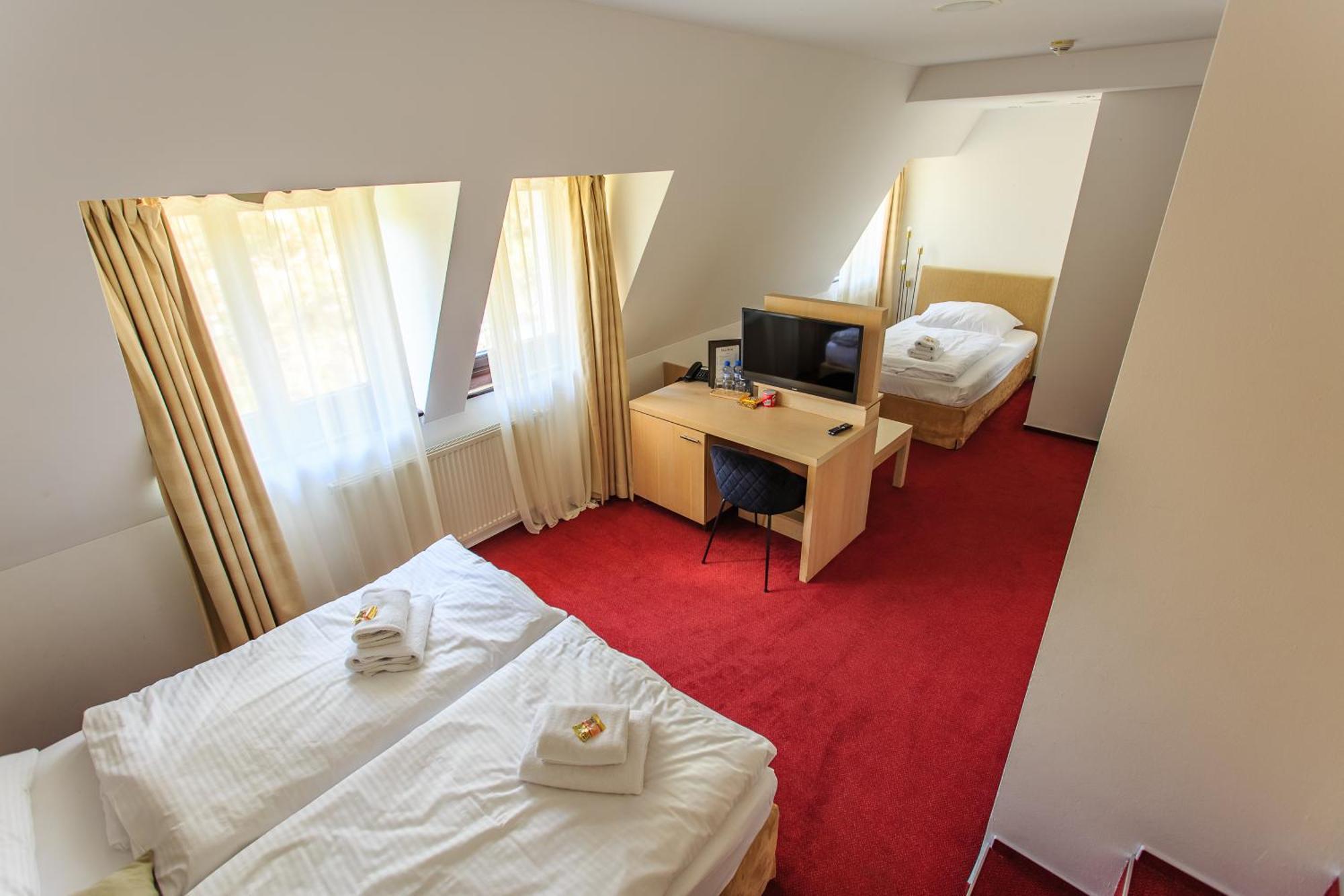 Hotel Villa Necas ชิลินา ภายนอก รูปภาพ
