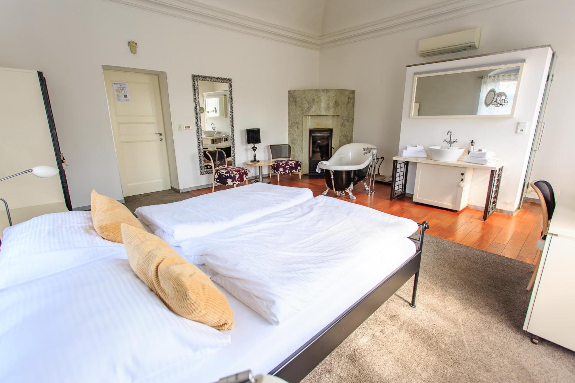 Hotel Villa Necas ชิลินา ภายนอก รูปภาพ