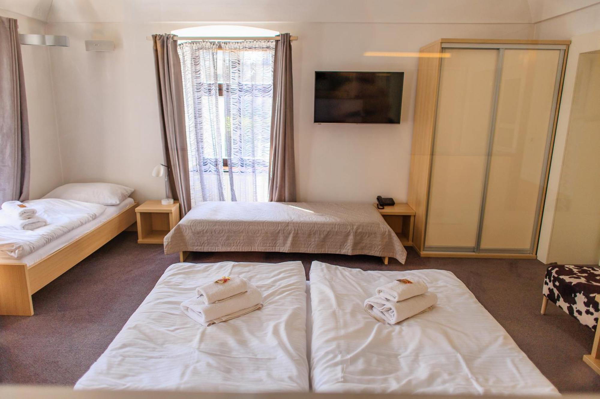 Hotel Villa Necas ชิลินา ภายนอก รูปภาพ