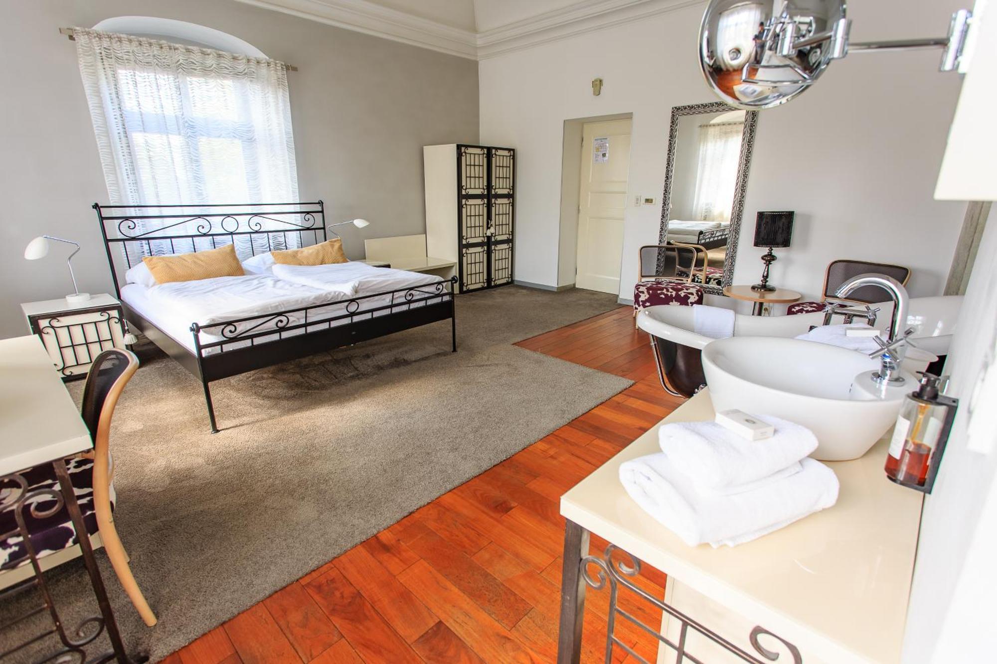 Hotel Villa Necas ชิลินา ภายนอก รูปภาพ
