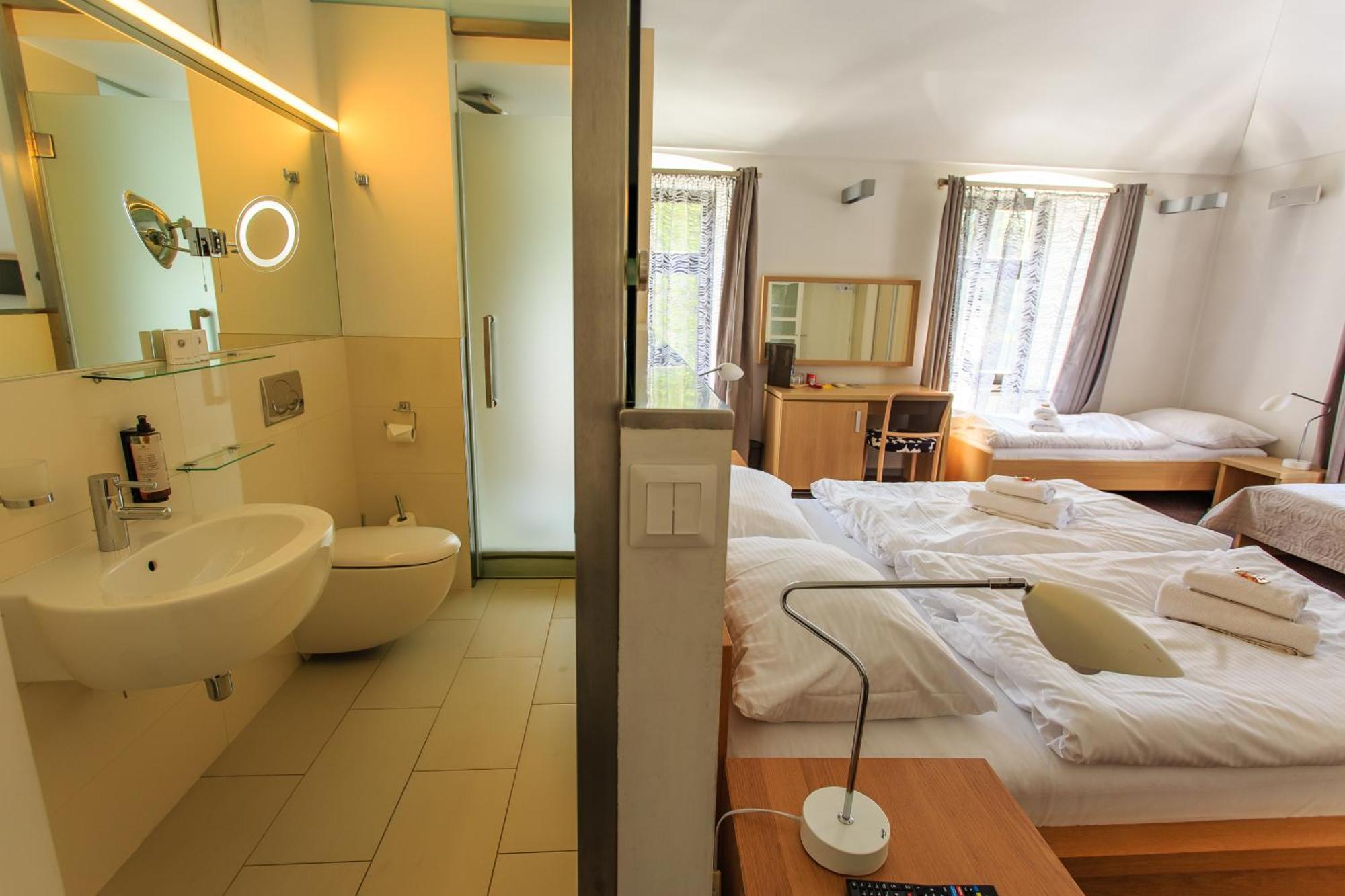 Hotel Villa Necas ชิลินา ภายนอก รูปภาพ