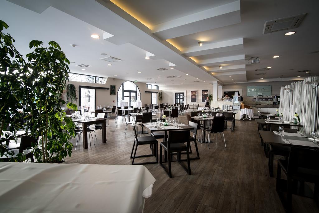 Hotel Villa Necas ชิลินา ภายนอก รูปภาพ